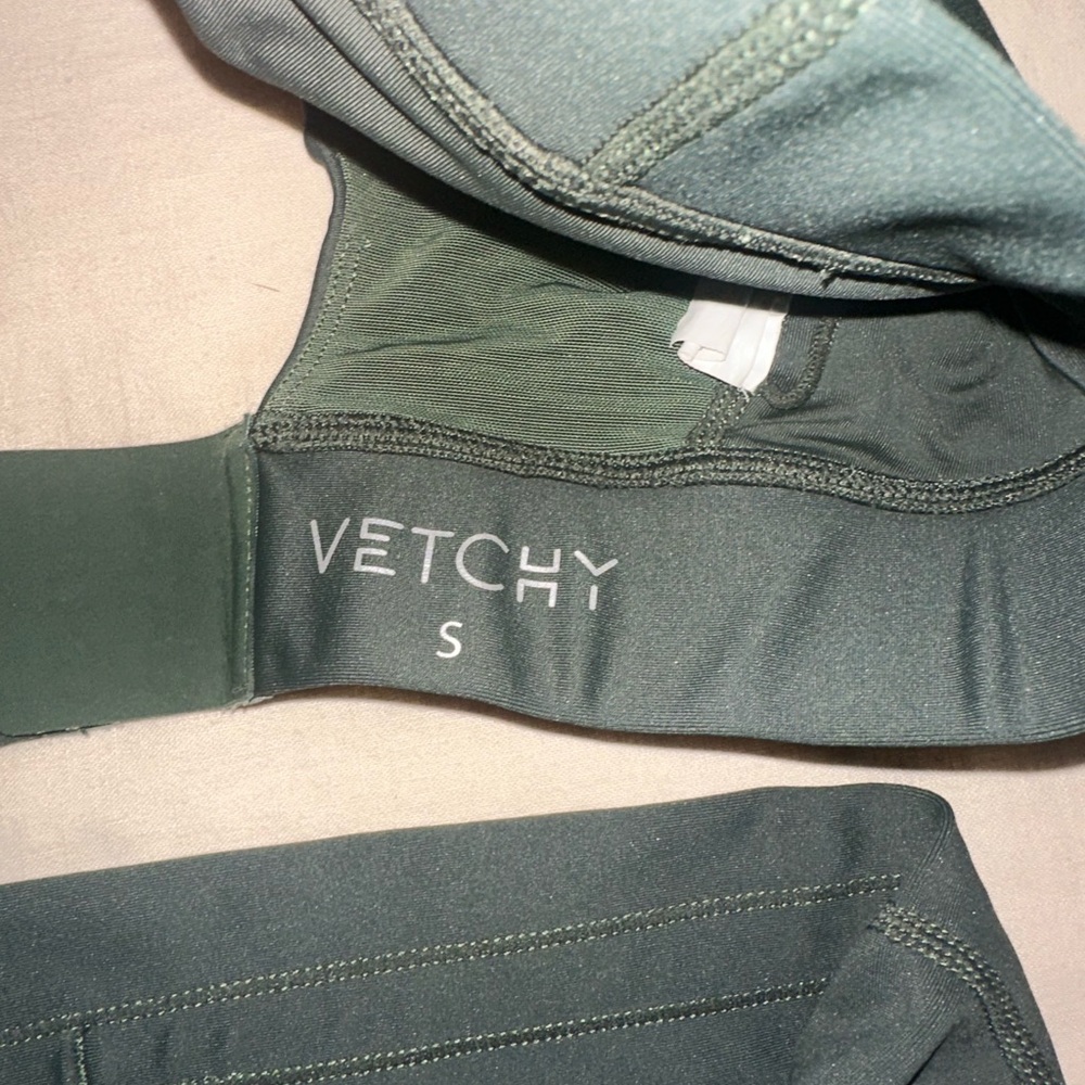 Vetchy Soho workout set - Picture 7 of 8